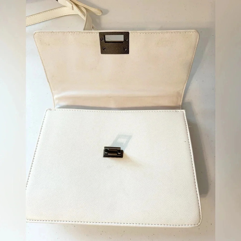 BADGLEY MISCHKA Chain Trim Two Way Shoulder Bag Crossbody Purse Strap Off White - Picture 6 of 16